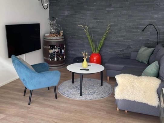 Nyistandsat Hojloftet Kaelderlejlighed Pa 70 M2 I Viborg Centrum, Med Plads Til 4 Personer Luaran gambar